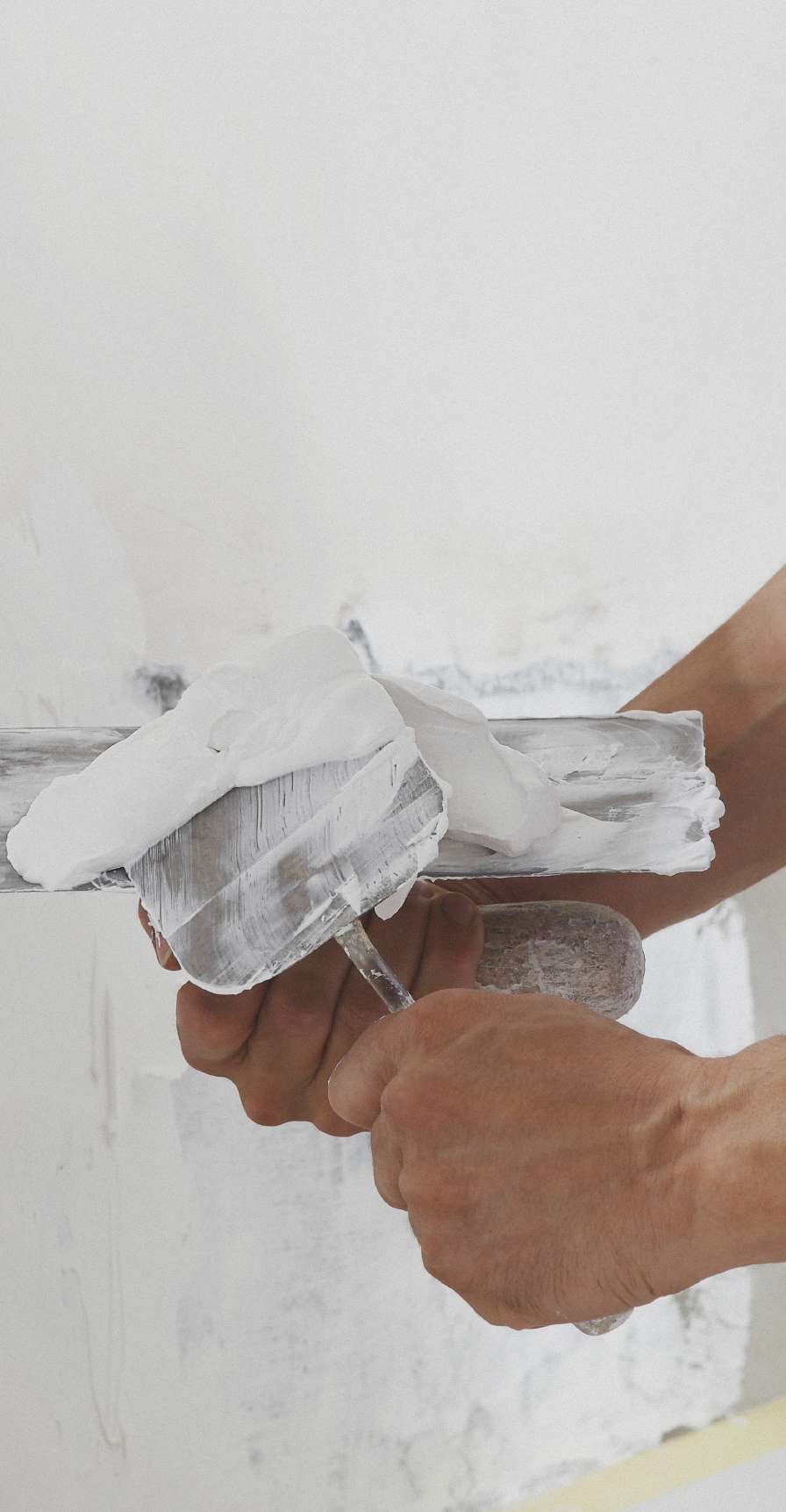 Application de Renov+ au couteau à enduire